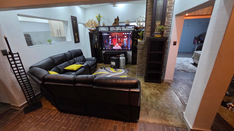 5 Bedroom Property for Sale in Fichardt Park Free State